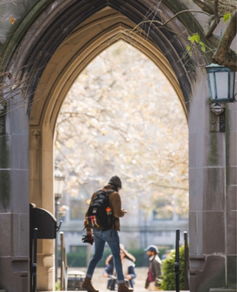 university atmosphere: students walking through the university courtyards on their way to classrooms.